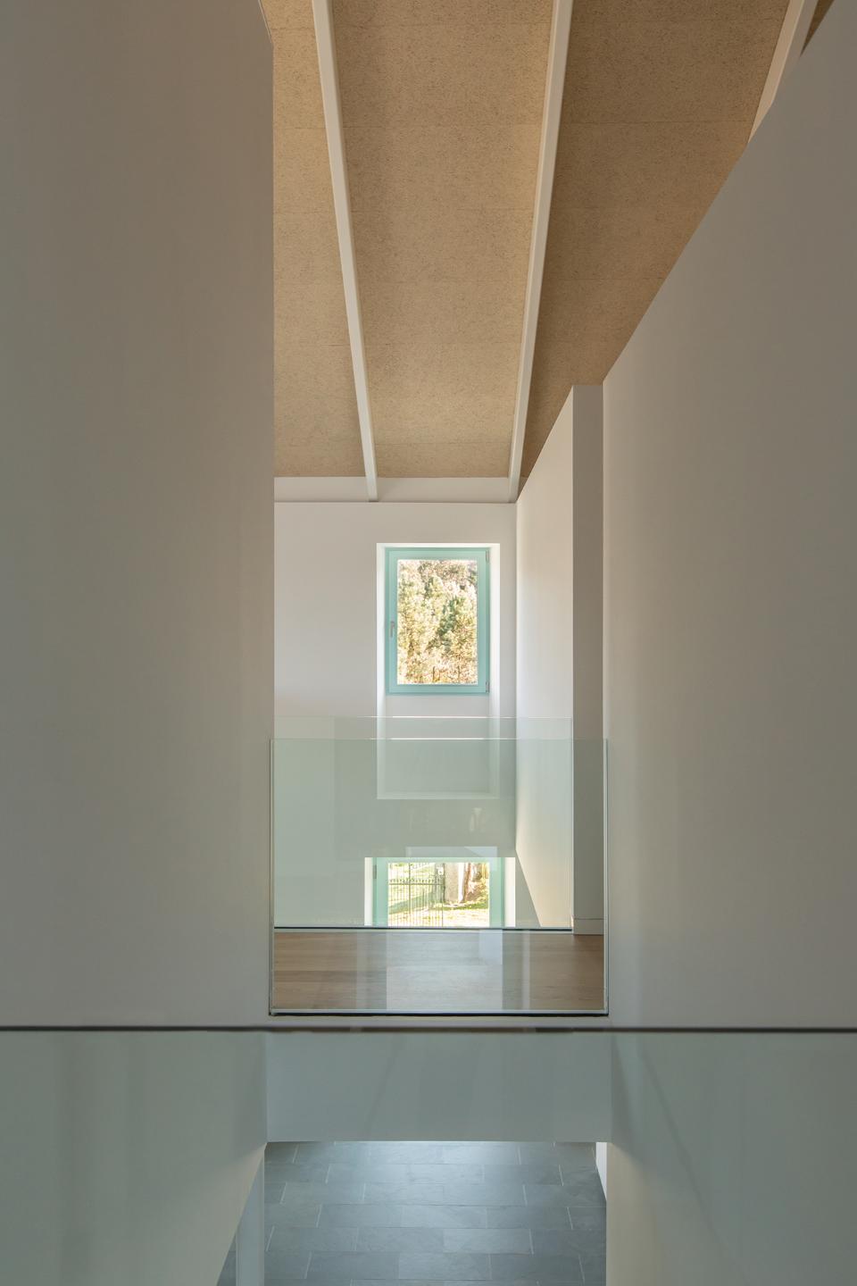 Pasillo blanco